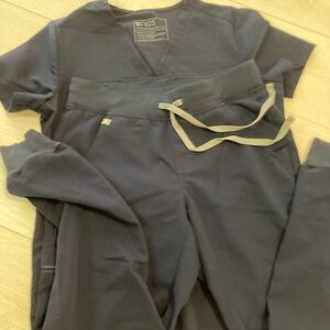 Figs navy scrub set in size XS